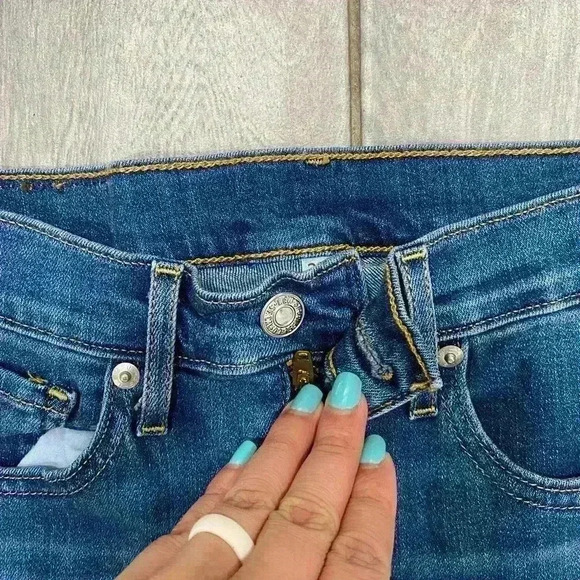 Levi’s Women’s Bermuda Blue Shorts Size 25 Waist​ - Picture 4 of 5